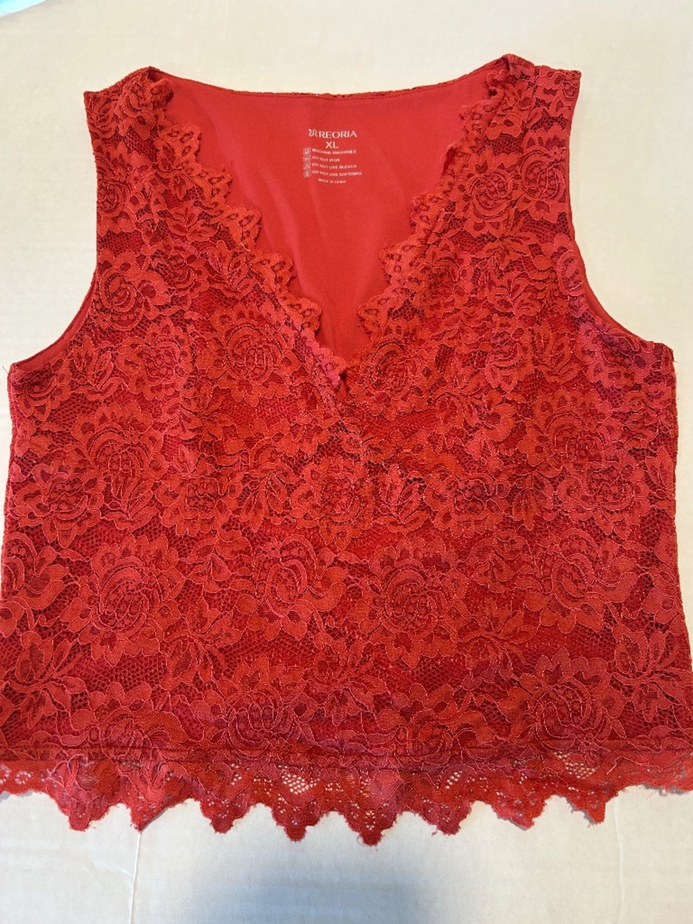 Reoria V-Neck Sleeveless  Lace Cropped Tank Top, size XL